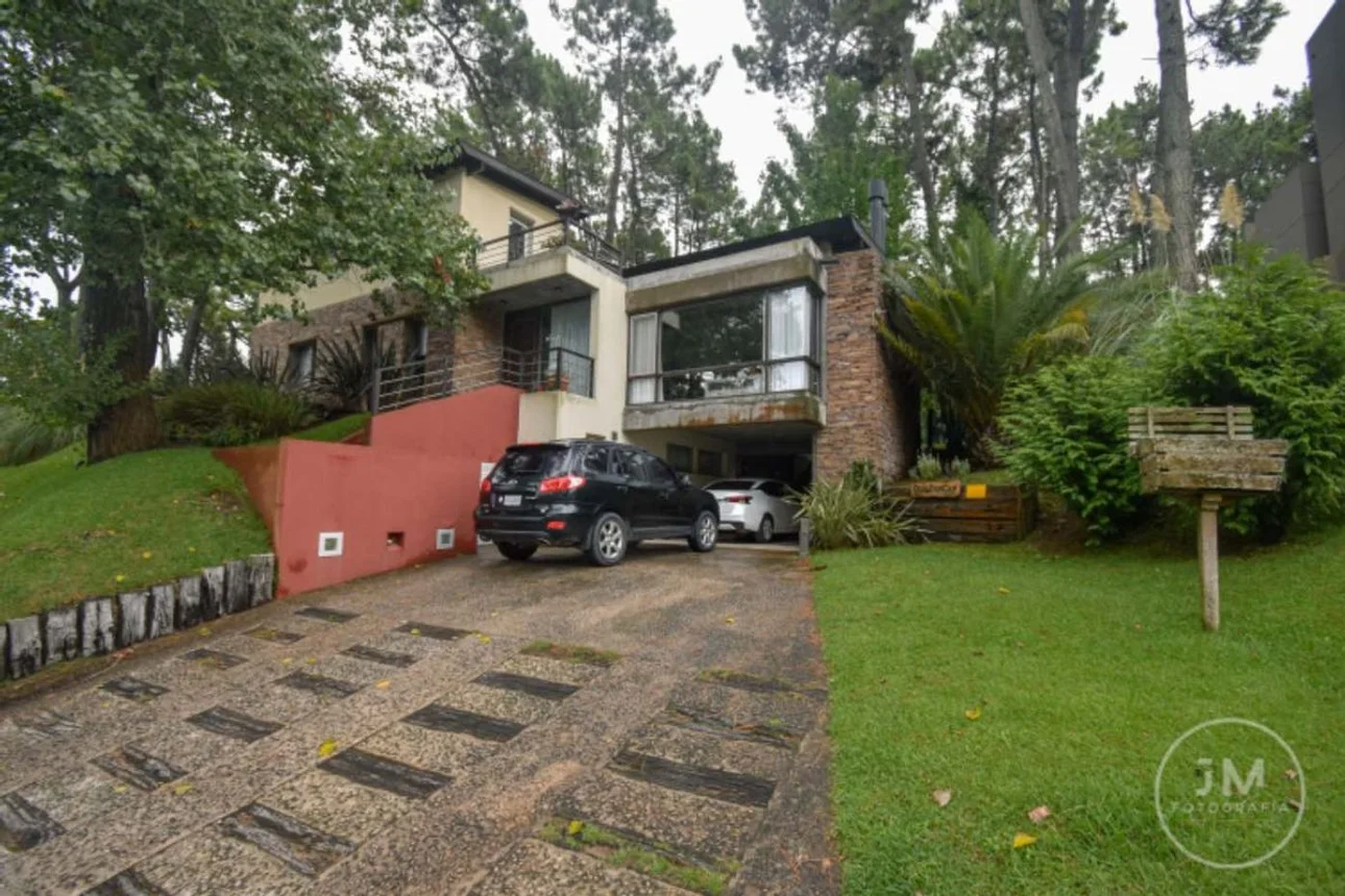 Casa de 6 ambientes en venta en Pinamar, De la Driza 1100