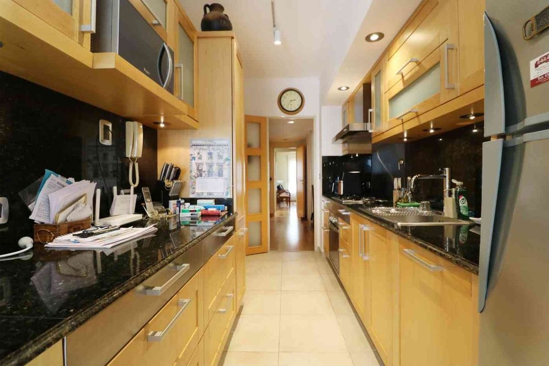 VENTA 4 AMB. CATEGORIA EN P.MADERO CON COCHERA