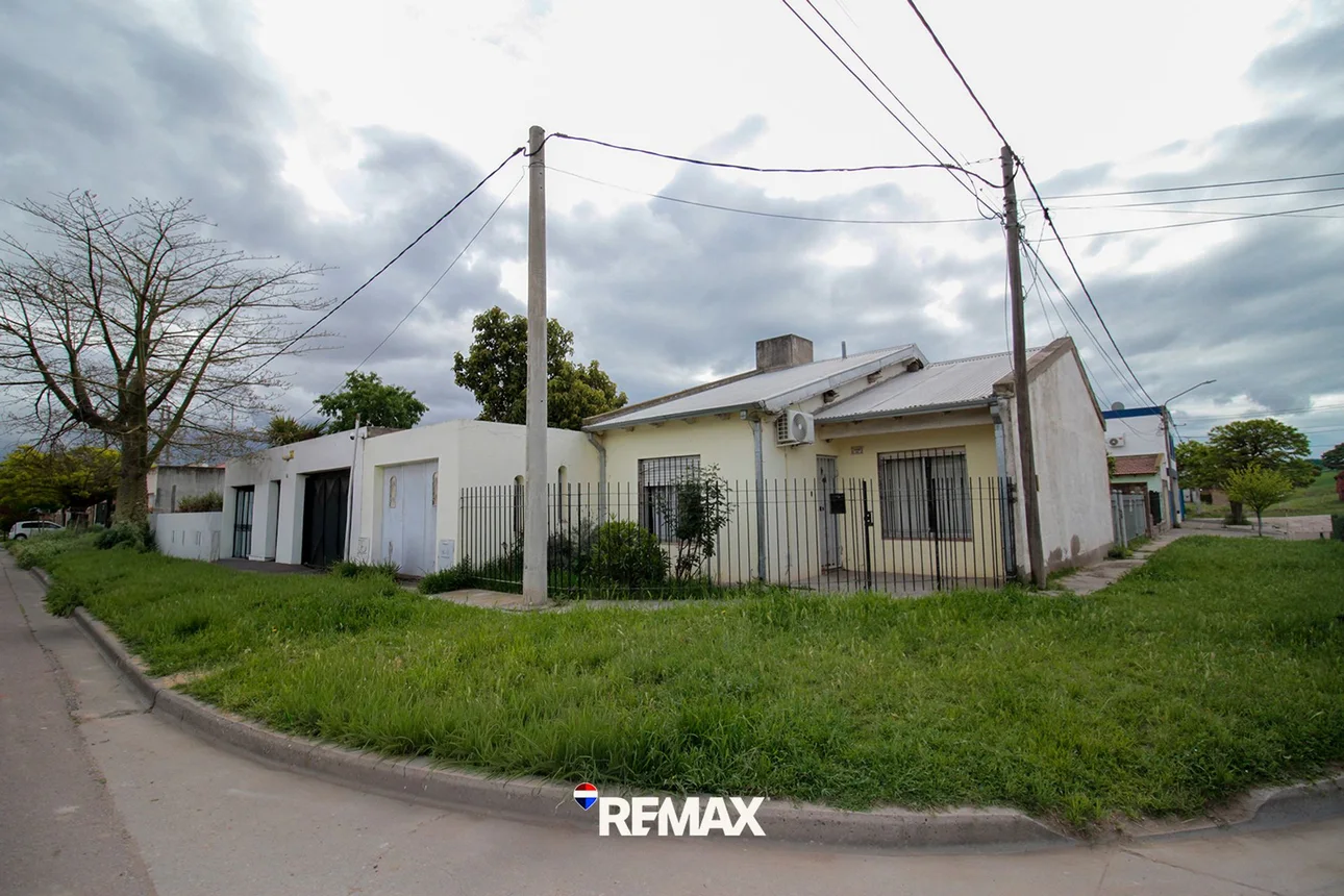 Casa de 4 ambientes en venta en Bahía Blanca, Bélgica 1900