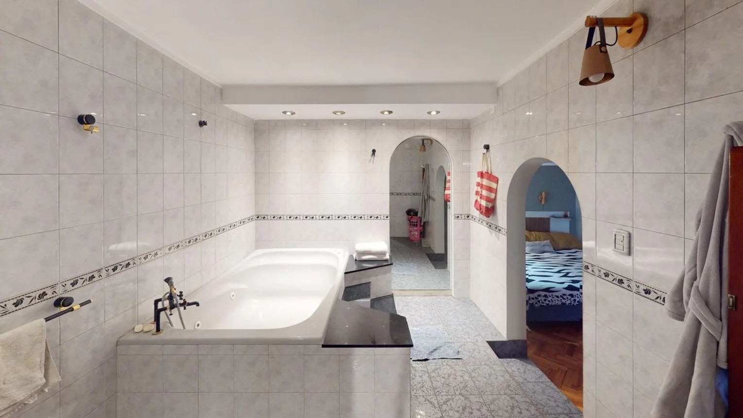 Casa tríplex de 5 ambientes en venta en Parque Chacabuco, Senillosa 1900
