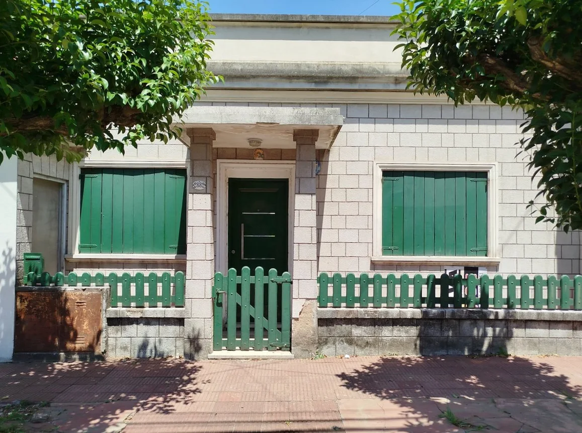 Casa de 4 ambientes en venta en Ciudad Jardín, Año 1852 2800