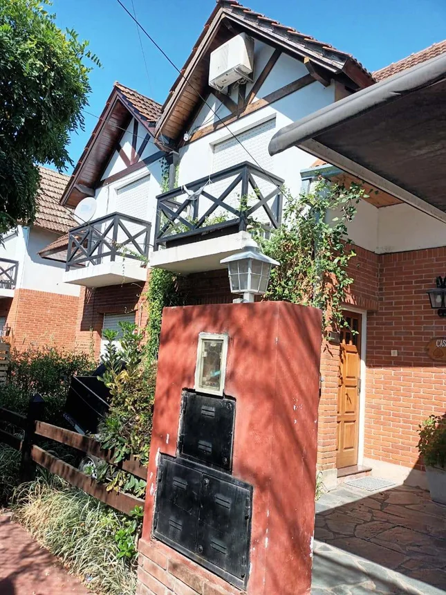 Casa tríplex en venta en Burzaco, foto 2
