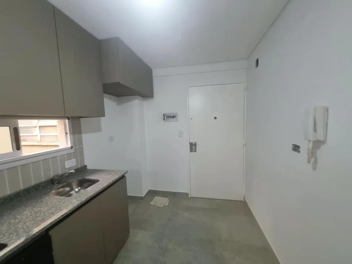 Departamento de 3 ambientes en venta en Lomas de Zamora, Francisco Portela 100, foto 2