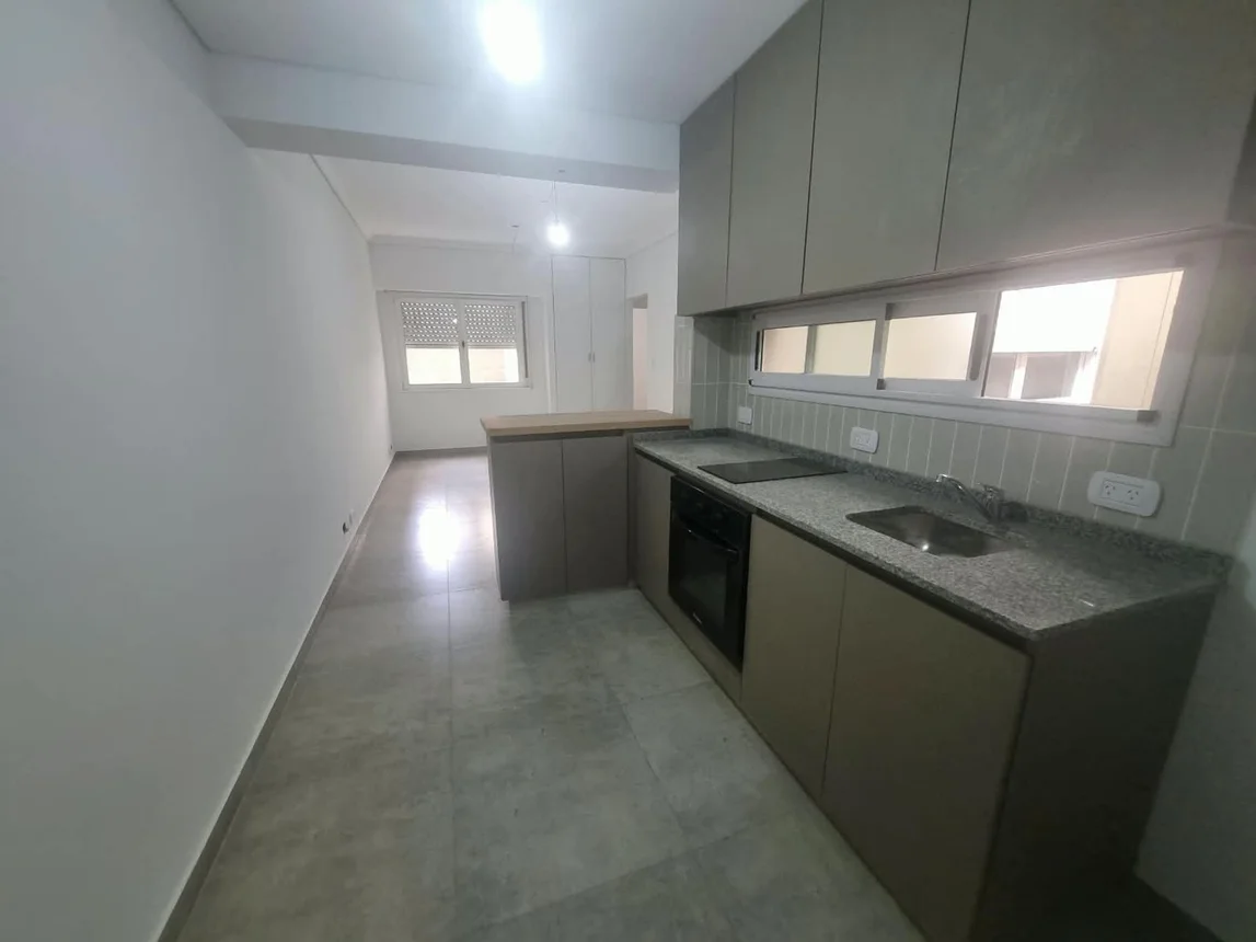Departamento de 3 ambientes en venta en Lomas de Zamora, Francisco Portela 100