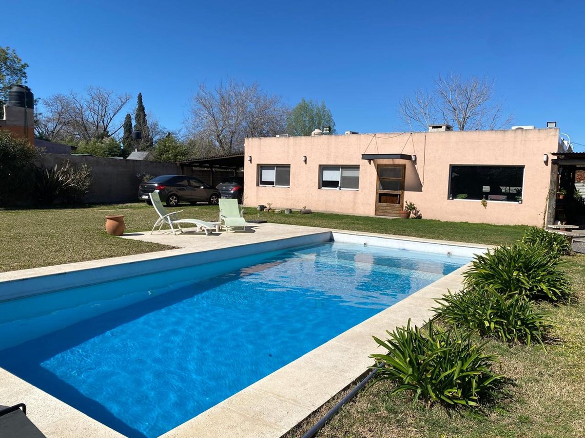 VENTA CASA QUINTA 4 AMBIENTES- PILAR