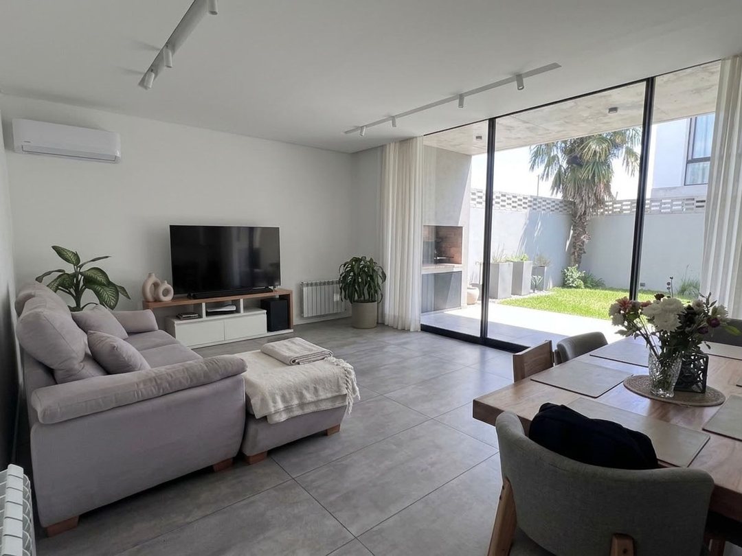 VENTA DUPLEX 3 DORMITORIOS CERRO DE LAS ROSAS