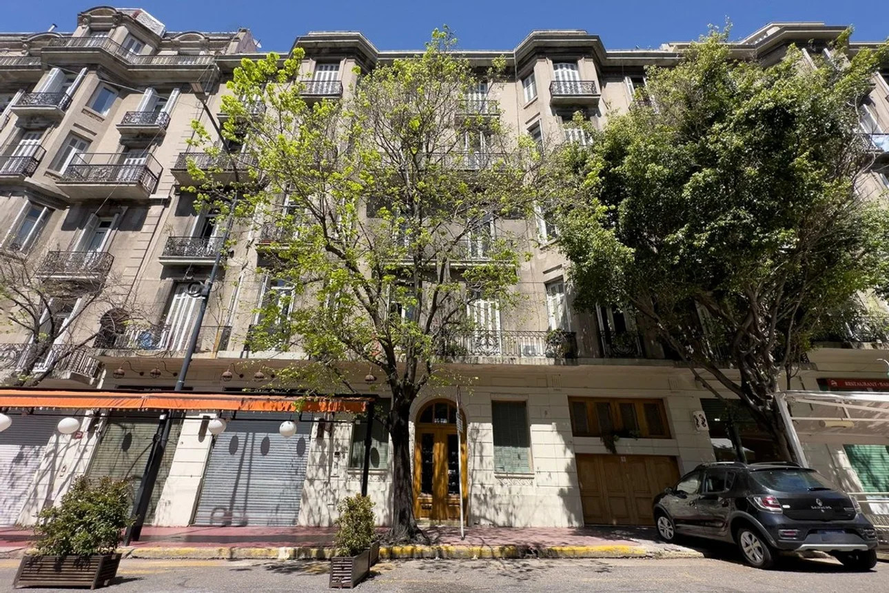 Departamento de 3 ambientes en venta en Barracas, Avenida Caseros 400