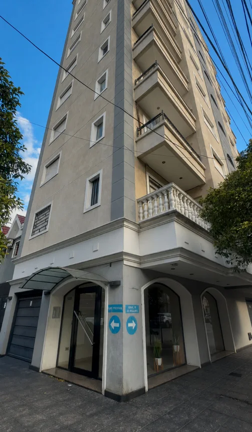 Departamento de 3 ambientes en venta en Lanús Este, Las Piedras 1300