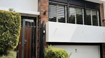 CASA EN VENTA 7 AMBIENTES BELGRANO R CON PILETA