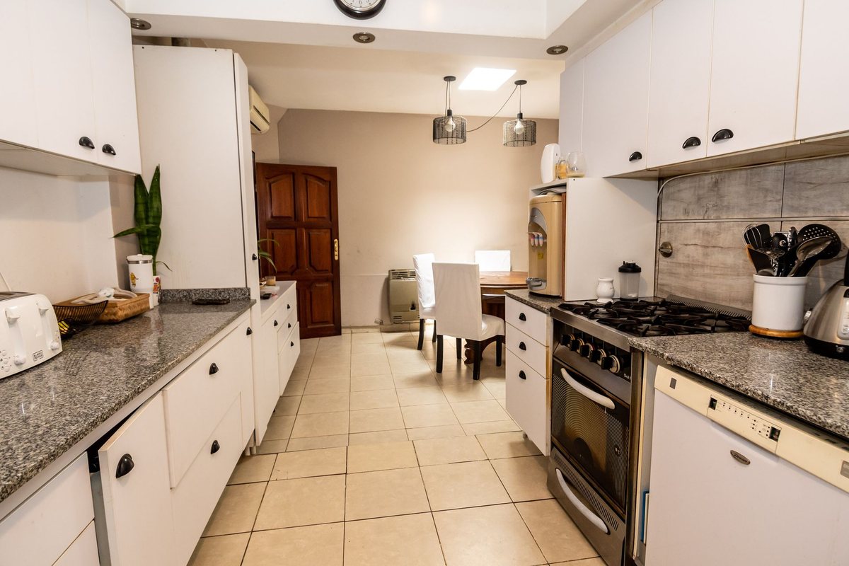 CASA EN VENTA BARRIO SAN CARLOS ZONA SUR 4 DORM - foto 12
