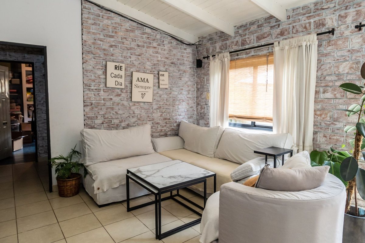 CASA EN VENTA BARRIO SAN CARLOS ZONA SUR 4 DORM - foto 3