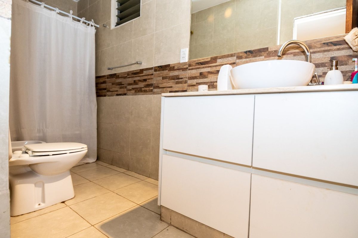 CASA EN VENTA BARRIO SAN CARLOS ZONA SUR 4 DORM - foto 18