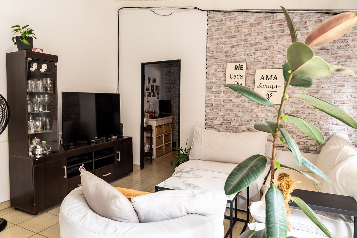 CASA EN VENTA BARRIO SAN CARLOS ZONA SUR 4 DORM - foto 4