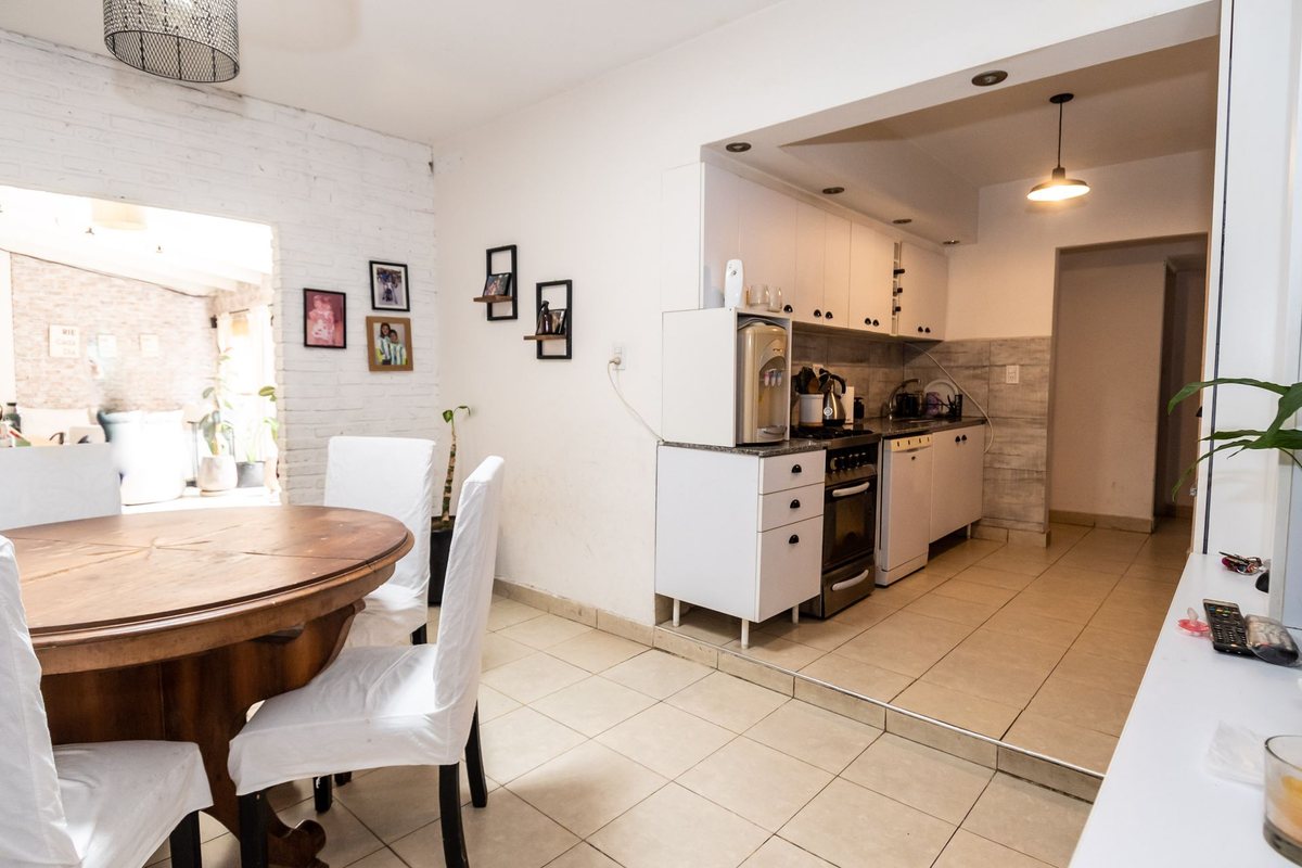 CASA EN VENTA BARRIO SAN CARLOS ZONA SUR 4 DORM - foto 10