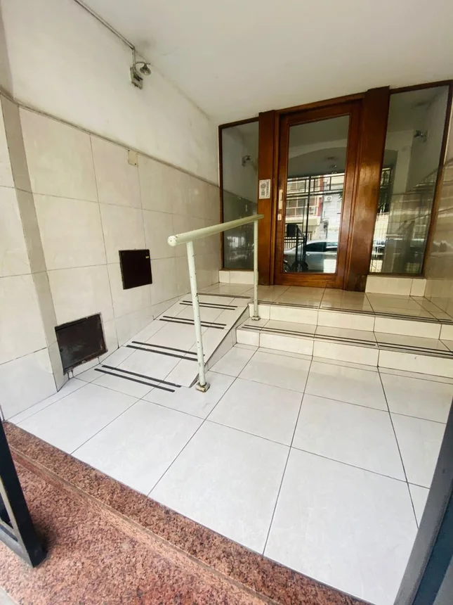 Venta depto 4 ambientes con balcon en flores, foto 3