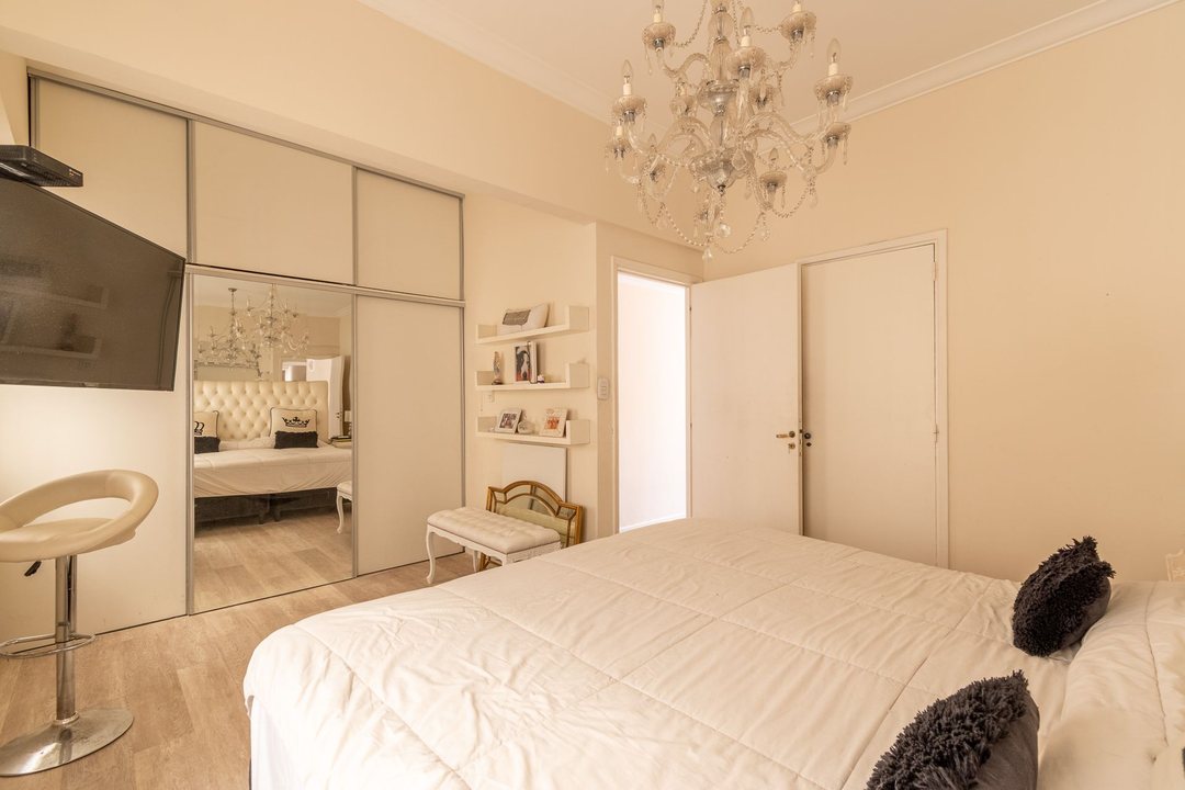 Piso alto Luz - 3 Amb. con balcón al frente - 98m²