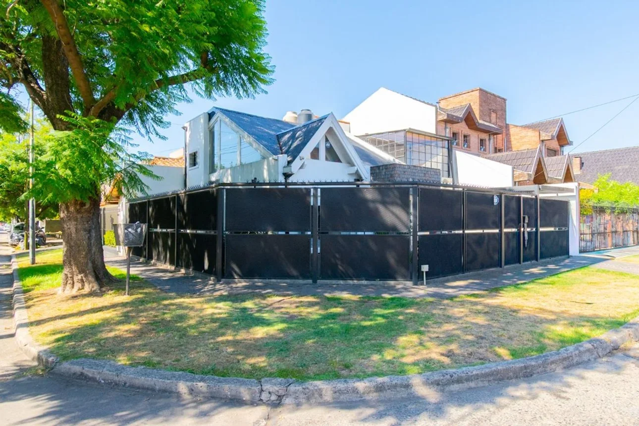 Casa de 3 ambientes en venta en Castelar, Pedro Goyena 2500