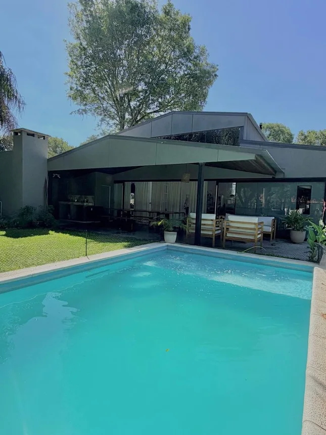 Exclusiva casa de diseño con pileta en venta, foto 2