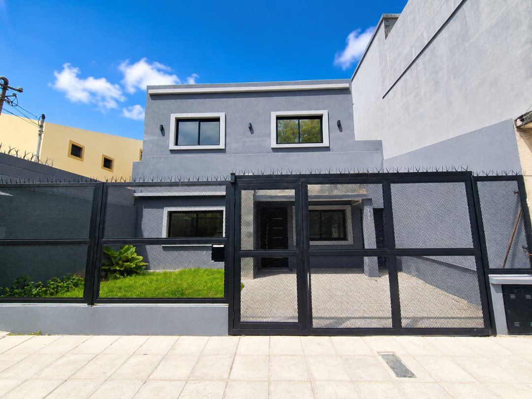 CASA 4 AMBIENTES CON COCHERA EN QUILMES EN VENTA