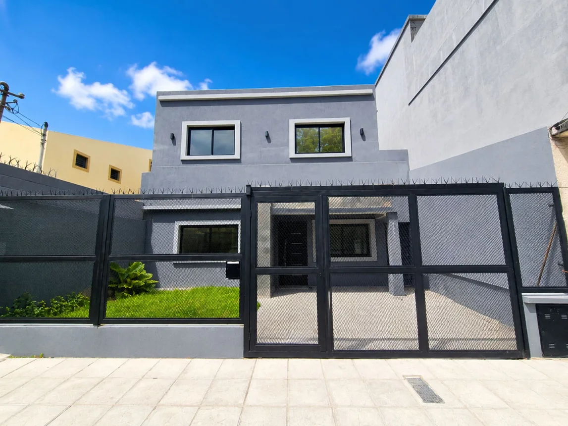 Casa de 4 ambientes en venta en Quilmes, Urquiza 1900