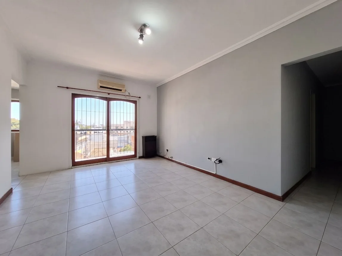 Departamento de 3 ambientes en venta en Lomas del Mirador, Liniers 1000