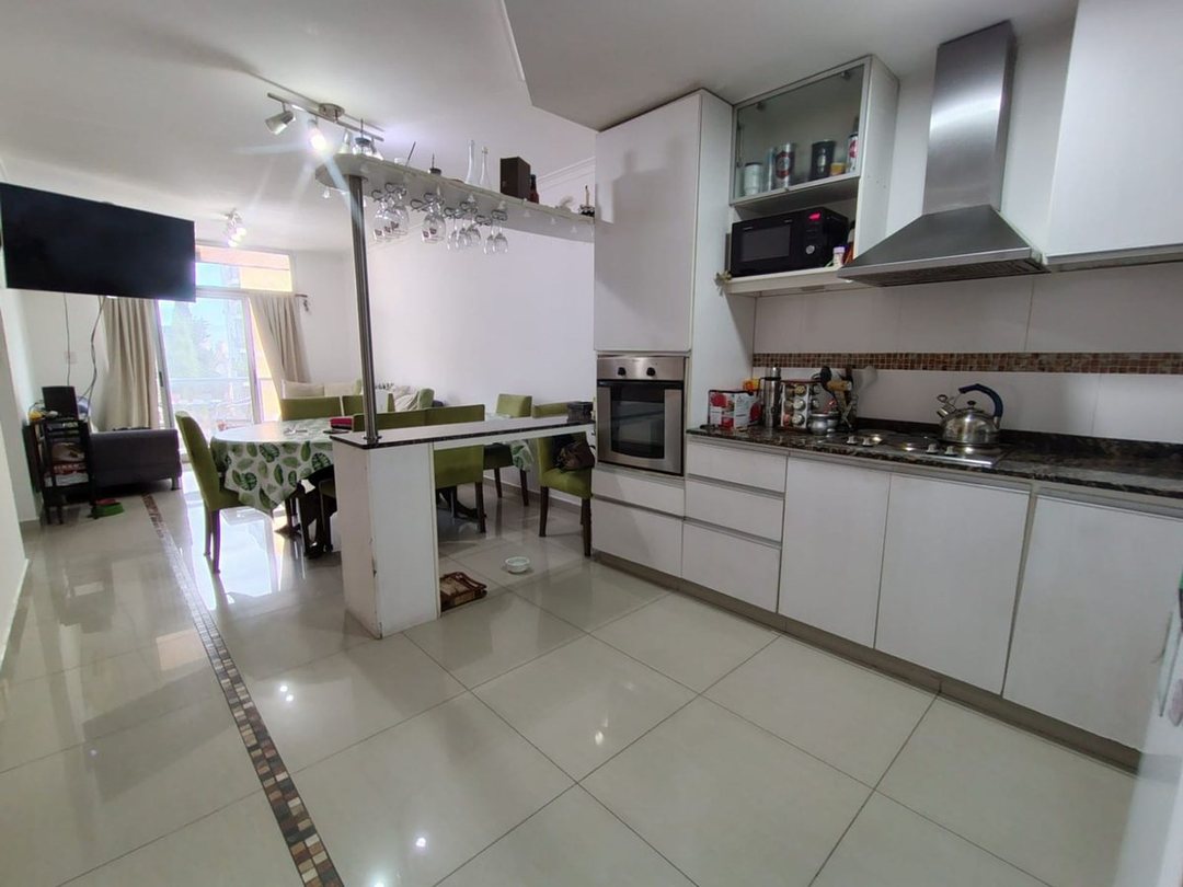 VENTA SEMIPISO 3 AMBIENTES AL FRENTE EN FLORES