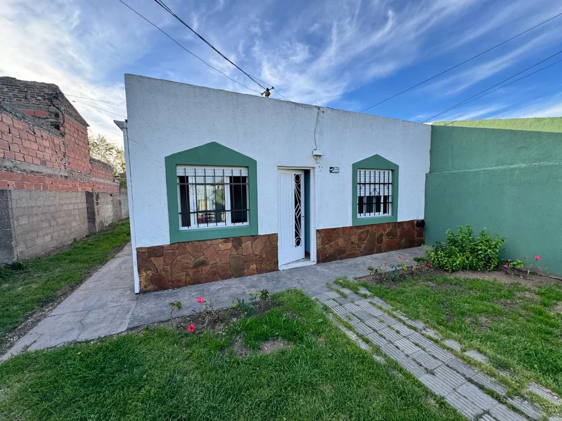 Casa de 3 ambientes en alquiler en Bahía Blanca, Pilcaniyen 200, foto 2