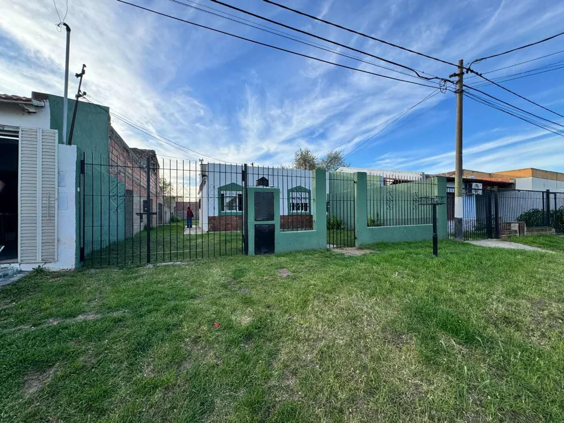Casa de 3 ambientes en alquiler en Bahía Blanca, Pilcaniyen 200