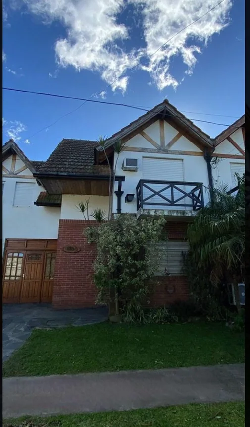 Casa dúplex en venta en Burzaco, General Miguel Soler 1000