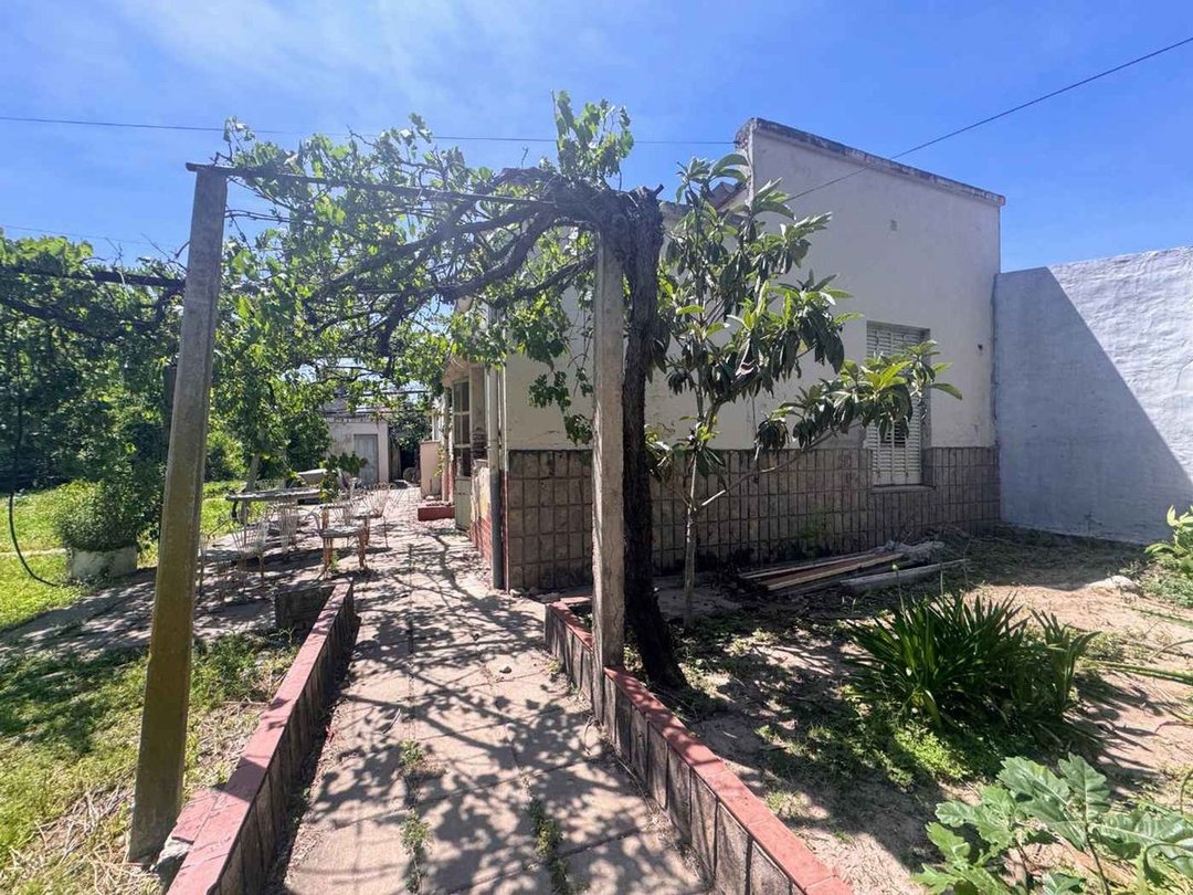 VENTA/CASA A REFACCIONAR/ B° G.LEHMANN/RAFAELA