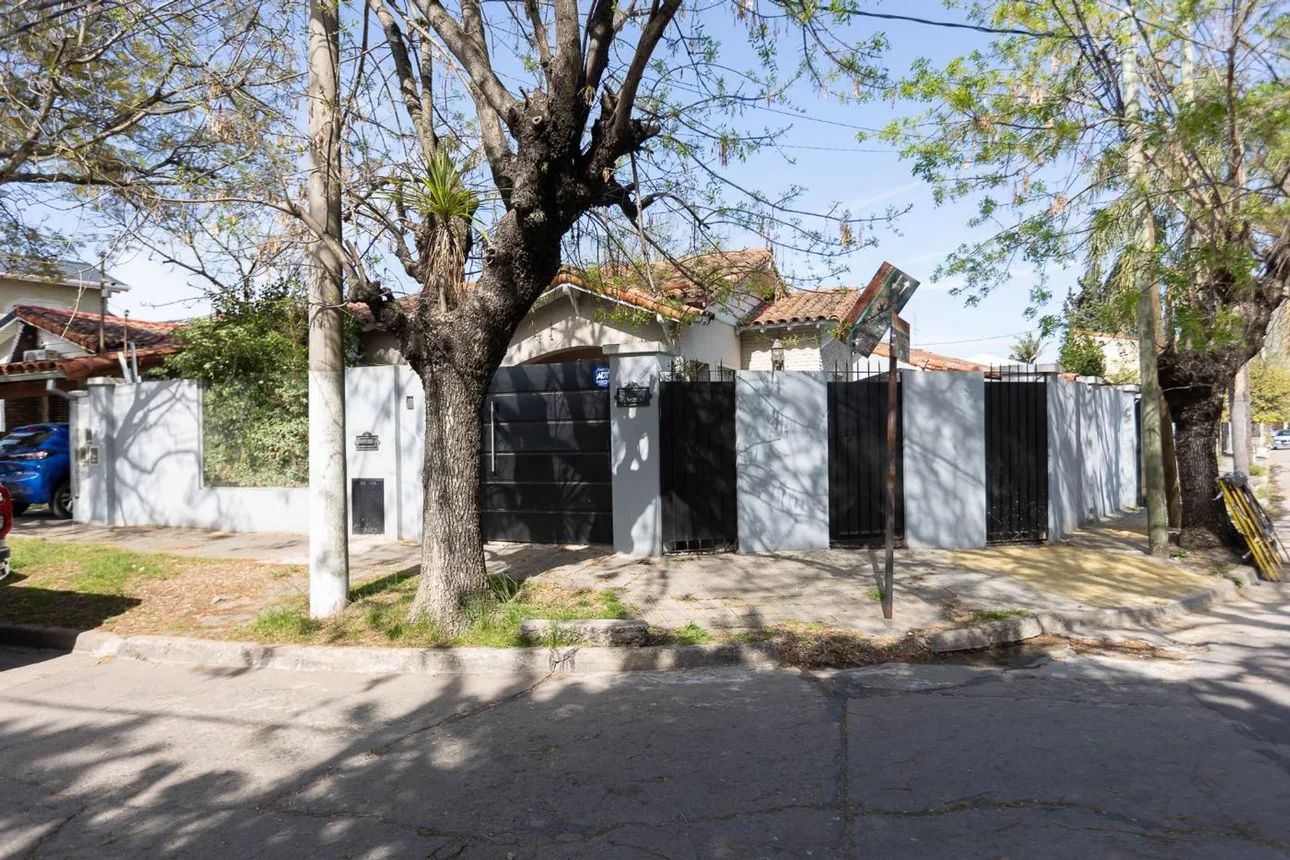 Casa de 5 ambientes en venta en Ciudad Jardín, Libertad 2600