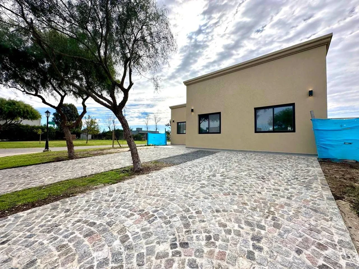 Casa en venta en Pilar, foto 2