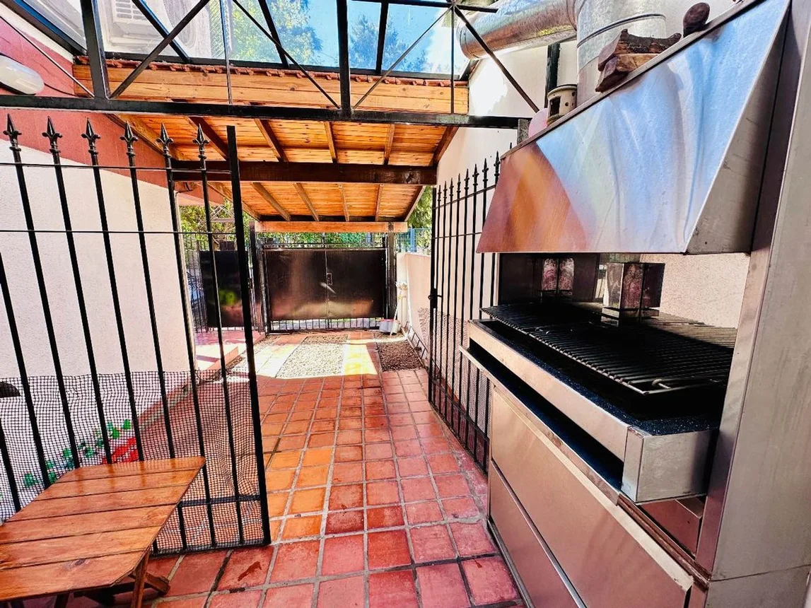 Casa tríplex en venta en Haedo