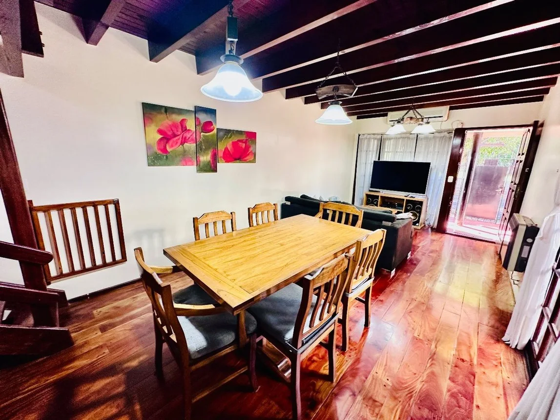Casa tríplex en venta en Haedo, foto 2