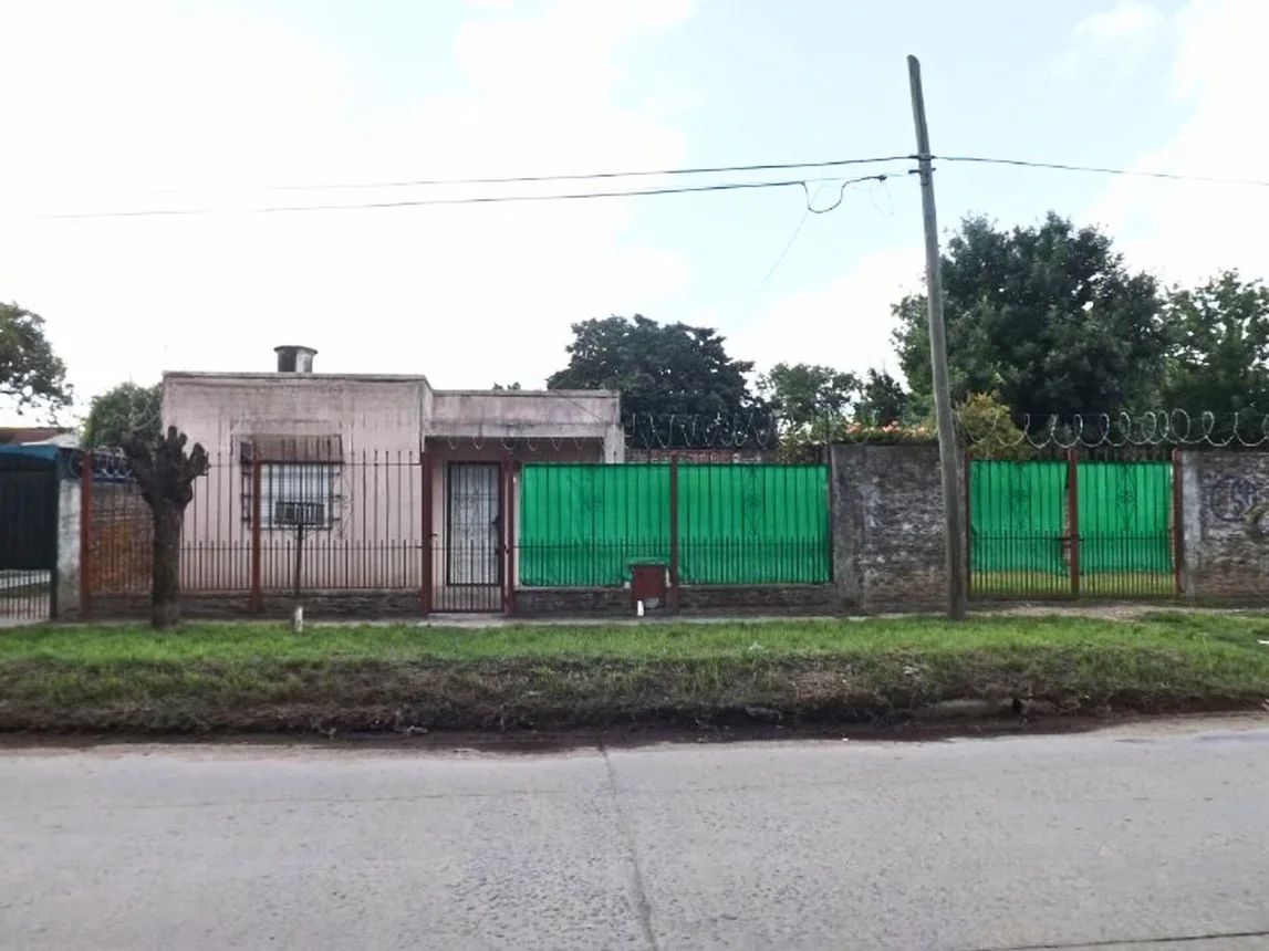 Casa de 4 ambientes en venta en Longchamps, Los Cipreses 1100