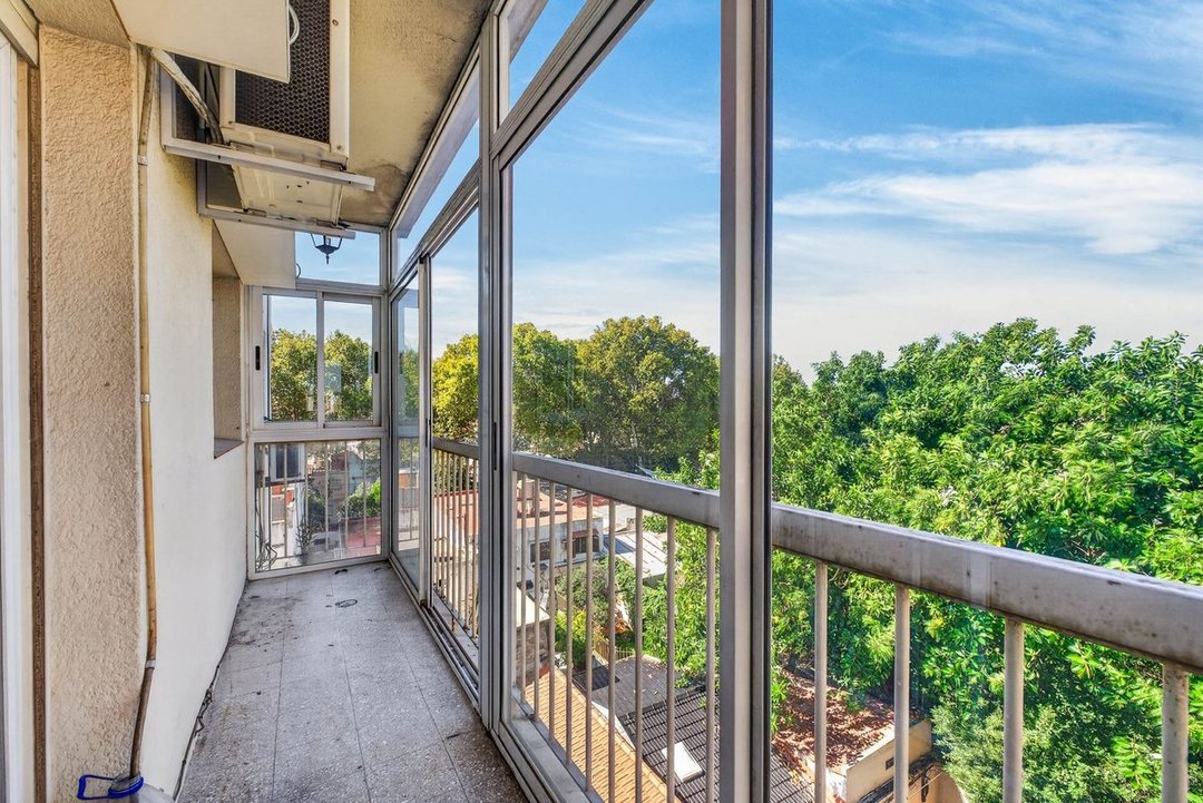 EN VENTA Departamento 4amb con balcón Refaccionado