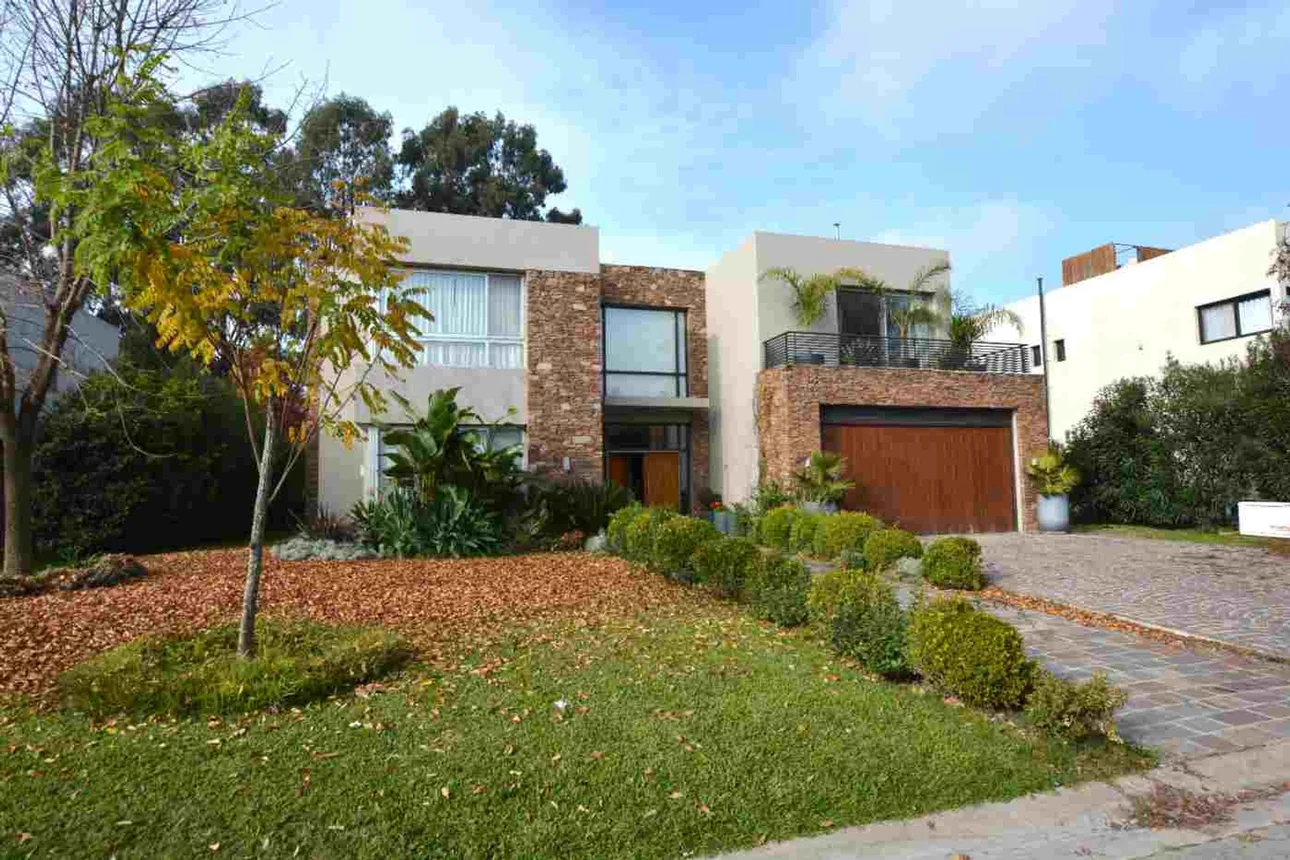 Casa de 8 ambientes en venta en Tristán Suárez, Blas Parera 1900, foto 2