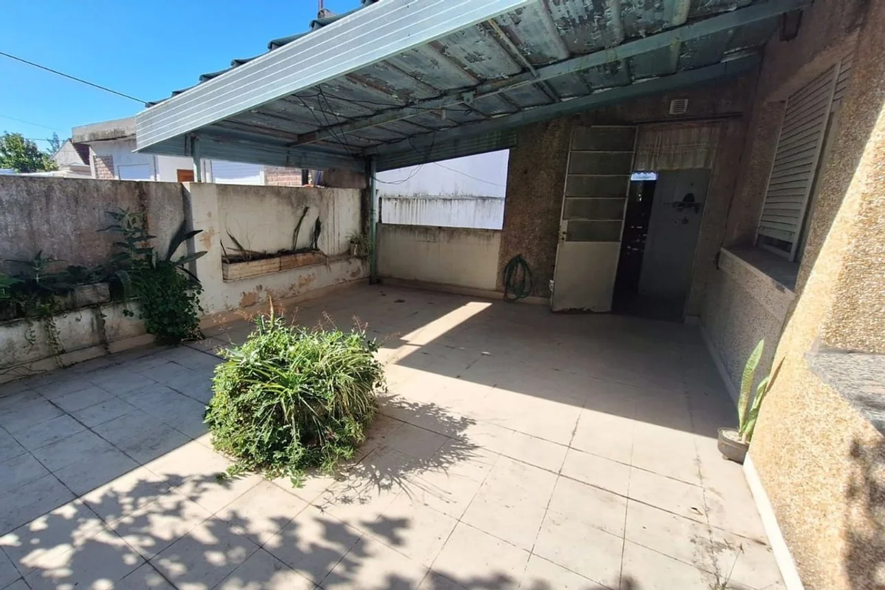 Casa en venta en Quilmes, foto 2