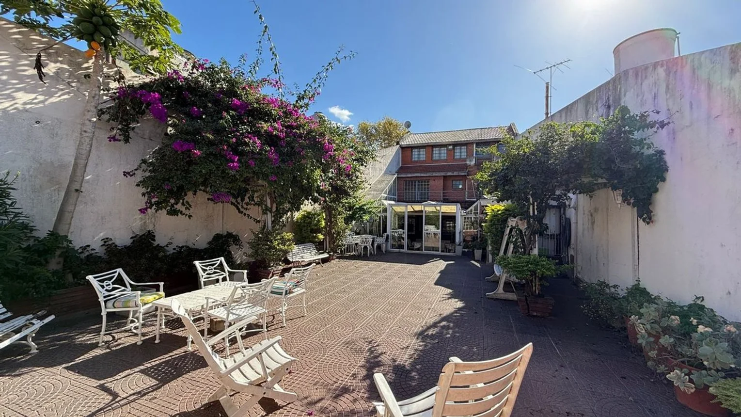 Casa de 6 ambientes en venta en Villa del Parque, Biarritz 2500