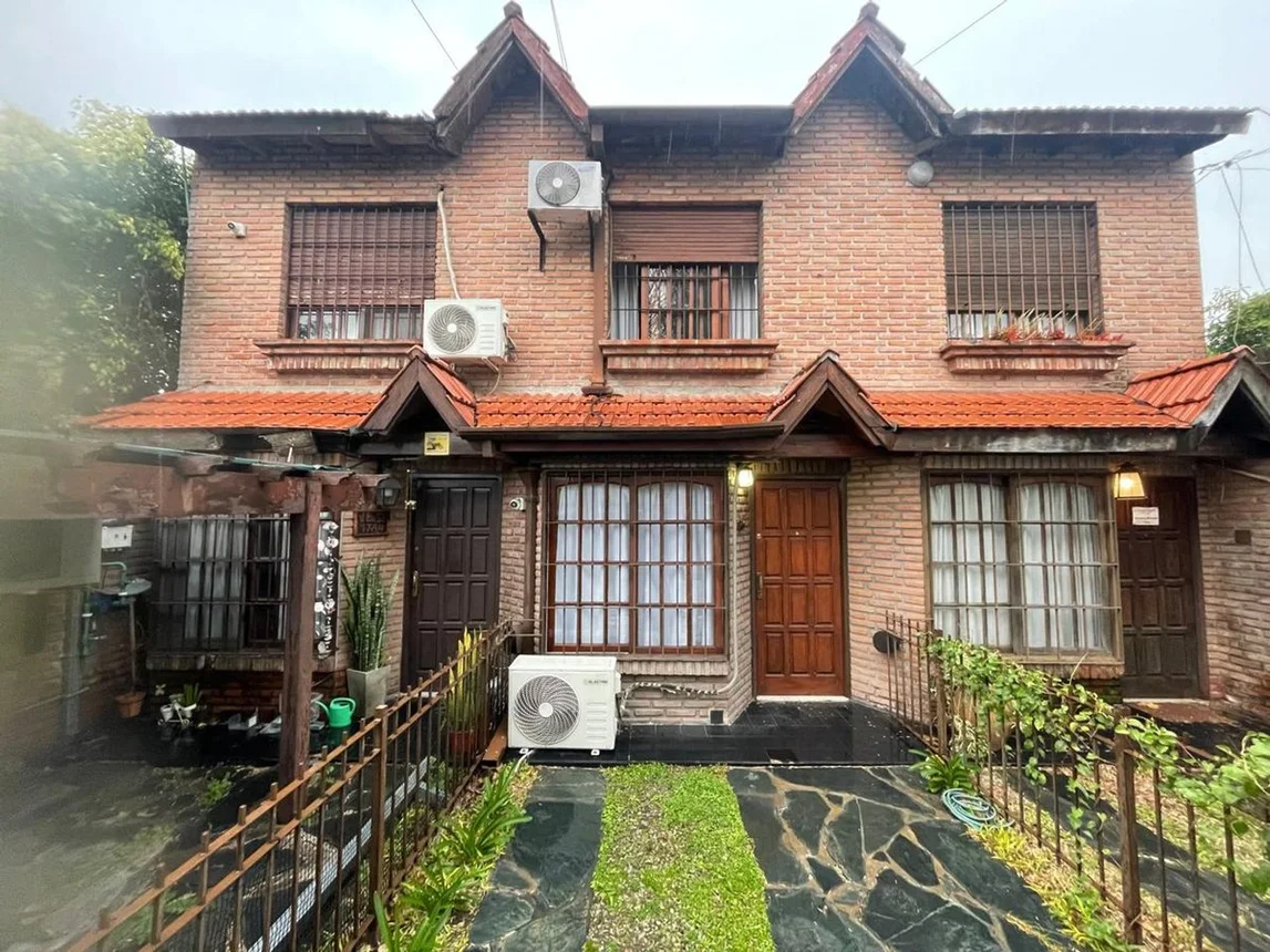 Casa dúplex en venta en Castelar, foto 2
