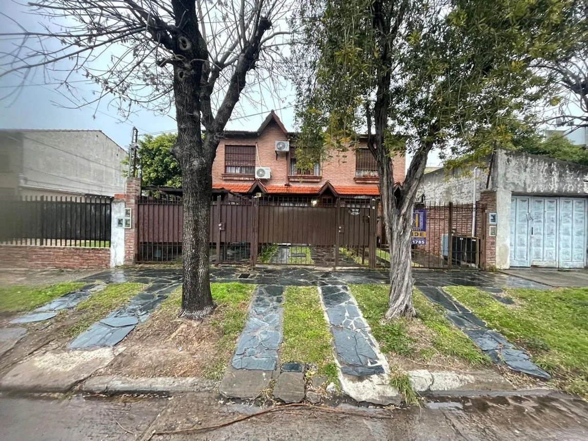 Casa dúplex en venta en Castelar, foto 3