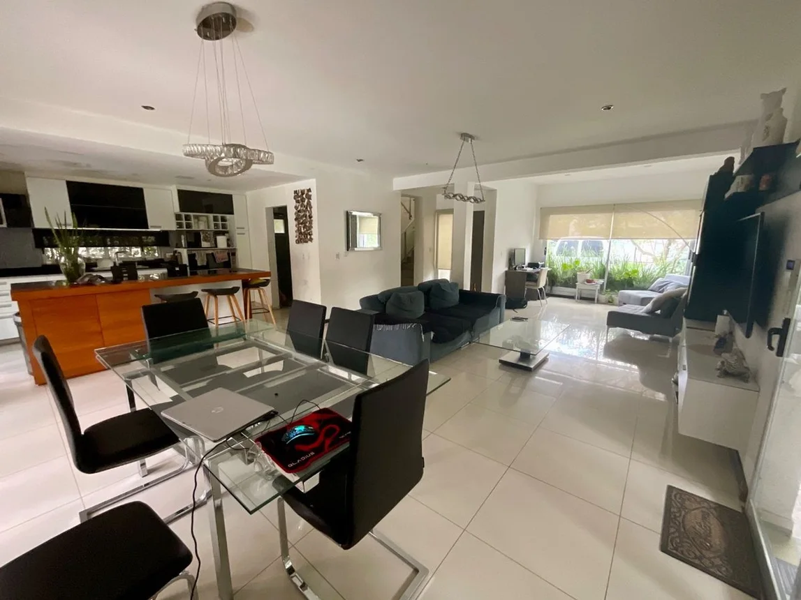 Casa de 4 ambientes en venta en Hudson, Barrio Las Acacias, Colectora Buenos Aires la Plata 5400