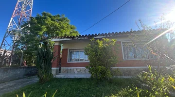 Venta Casa de 2 dormitorios y amplio terreno Unión