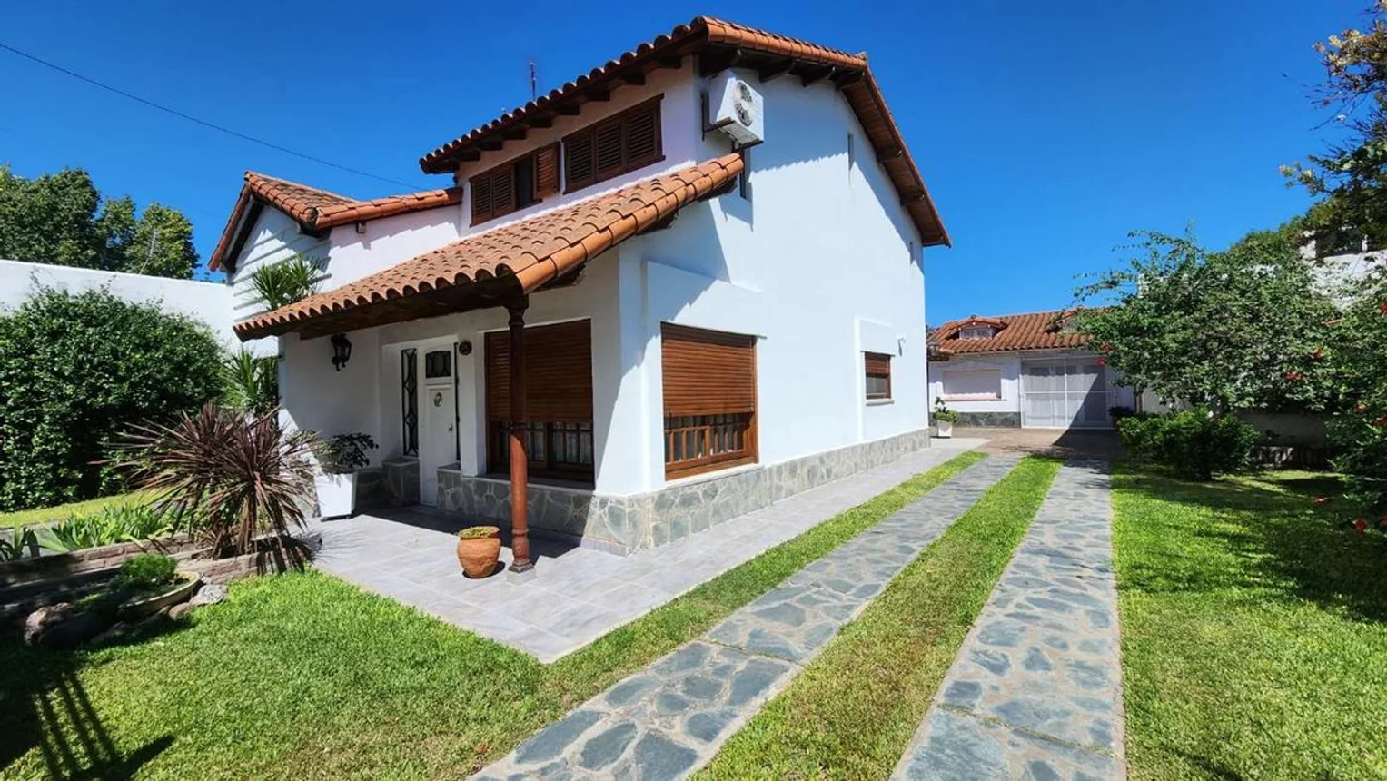 Casa dúplex en venta en Luis Guillón, José Hernández 600