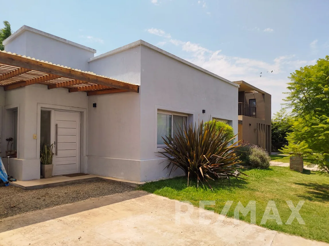 Casa de 4 ambientes en alquiler en Pilar, 12 de Octubre 56500