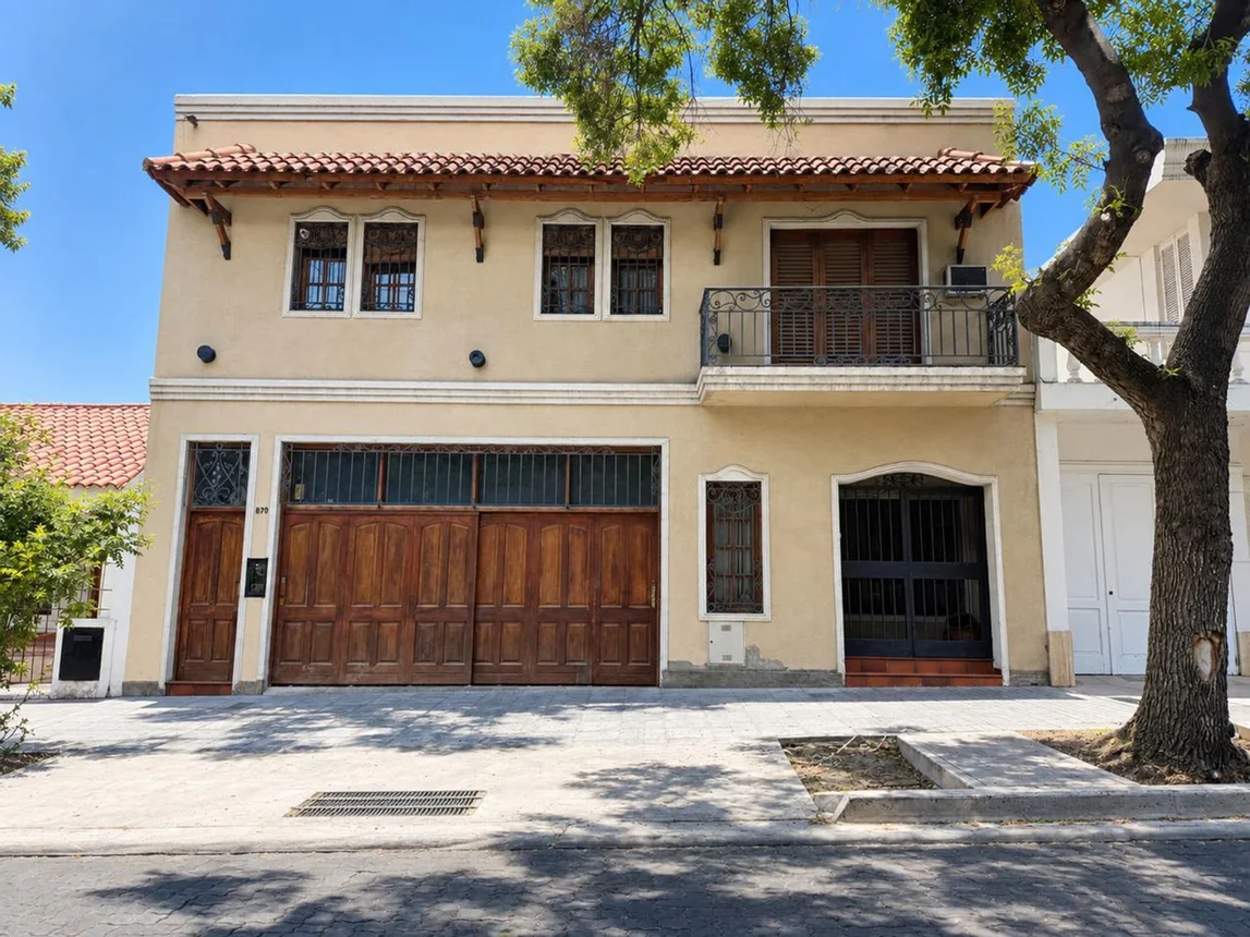 Casa de 7 ambientes en venta en Mendoza, Pueyrredón 200