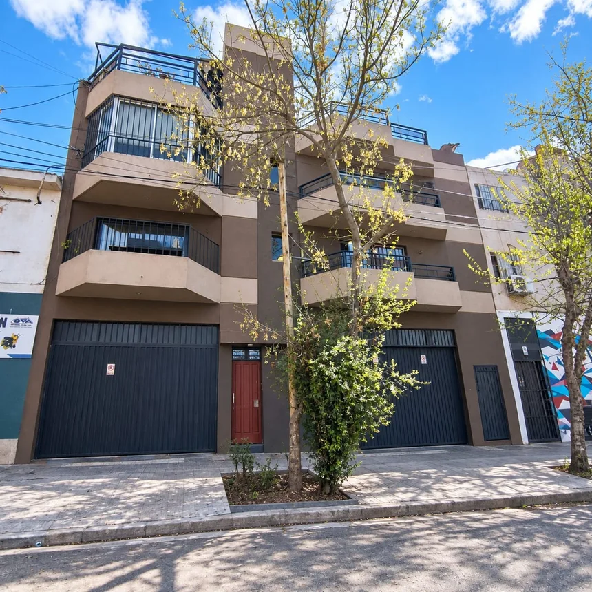 Departamento de 4 ambientes en venta en Guaymallén, Falucho 300