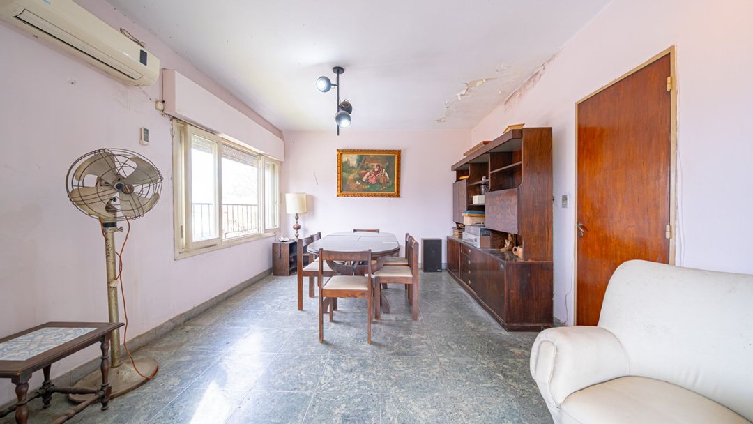 VENTA CASA 4 AMBIENTES MULTIFAMILIAR HAEDO PATIO