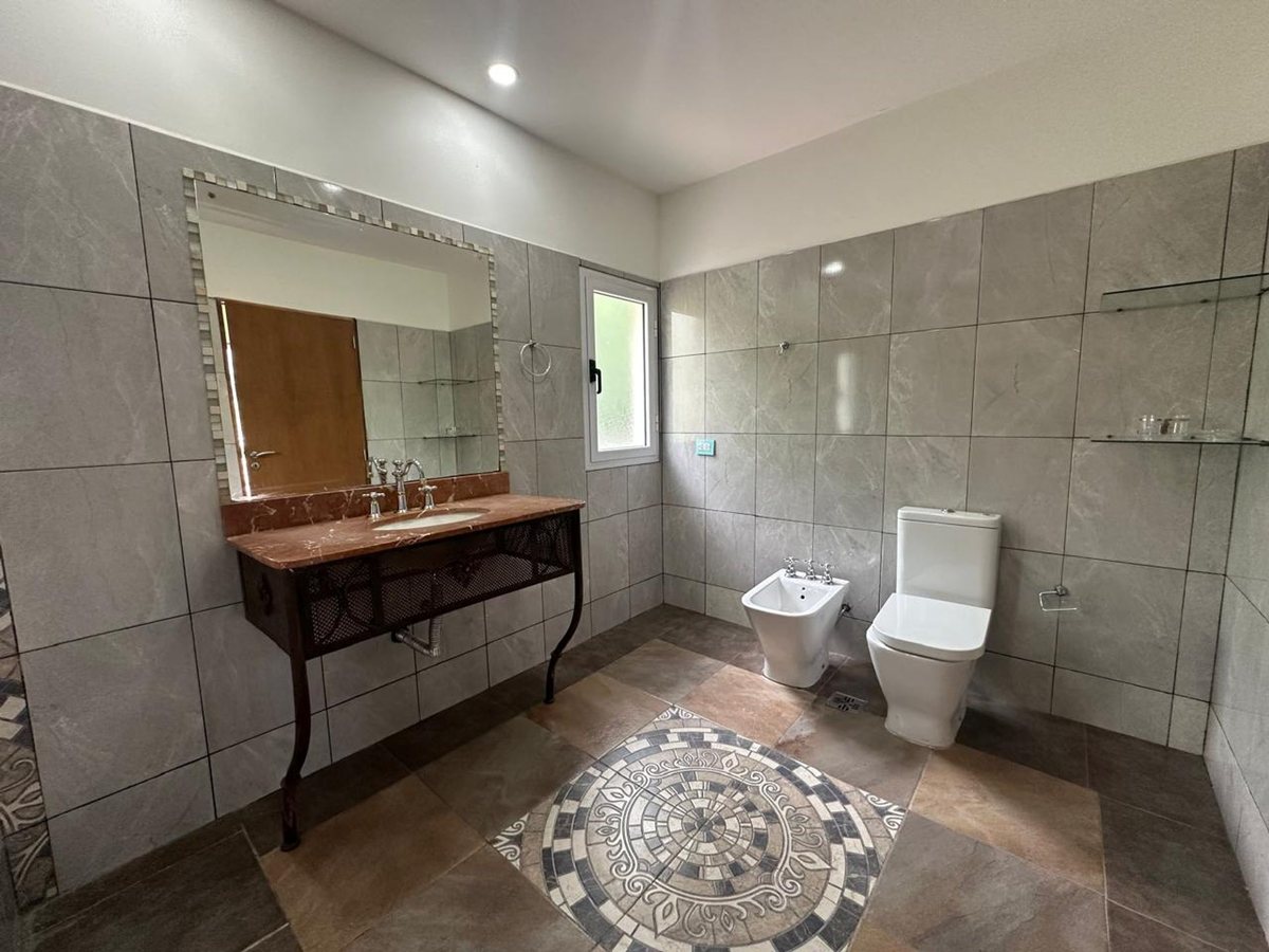 CASA EN VENTA LOS PINOS 2 DORM ZONA GRAND BOURG - foto 10