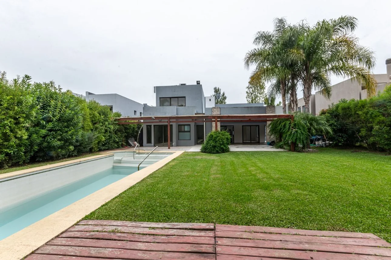 Venta casa con pileta y parque fincas de iraola 2, foto 1